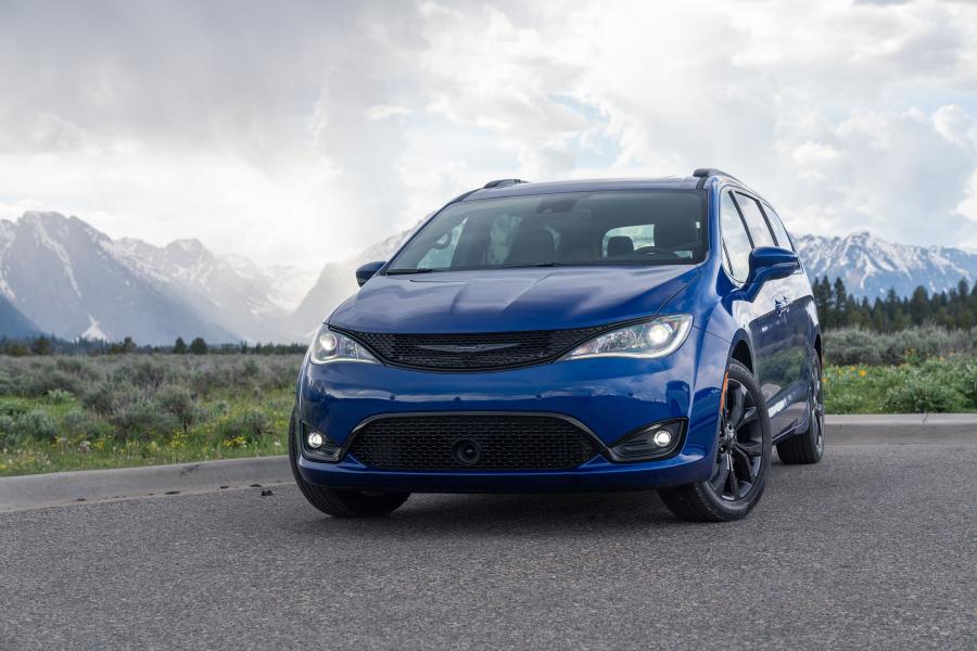  Chrysler Pacifica Limited S Appearance Package (RU) 2017 года  (фото 16 из 40)